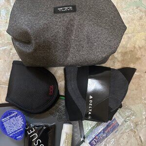 Tumi for Delta Gray Zip Pouch Travel Case Cosmetic Bag Toiletry Bag Amenities In